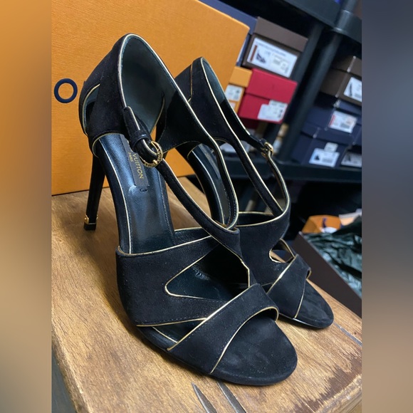 Louis Vuitton Sandal - Picture 1 of 2